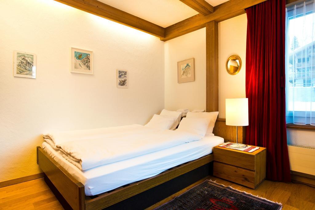 Bernerhof Residence Grindelwald Room photo